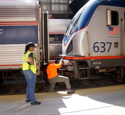 Unhooking the electric locomotive.